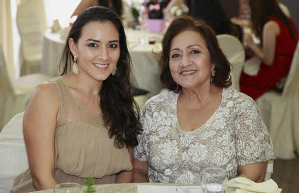 Stephanie Kawas y Arturo Zúniga serán padres