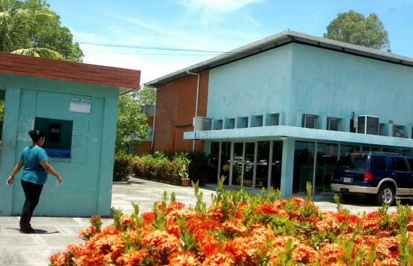 El proyecto será construido donde funcionan las oficinas administrativas del IHSS en La Ceiba. Fotos: Samuel Zelaya.