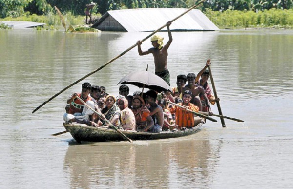 Millones de desamparados por inundaciones en el sur del Asia