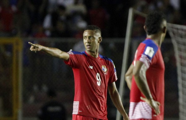 Panamá propina goleada y deja contra las cuerdas a Honduras