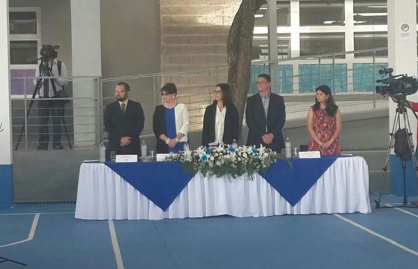 Honduras inaugura año escolar en las escuelas bilingües