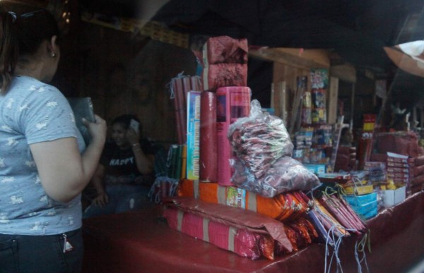 Cohetes de alto poder venden en mercados sampedranos