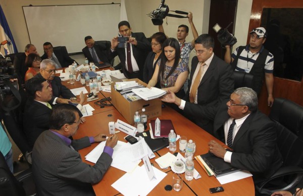 Presentan lista de 129 precandidatos a la Corte Suprema