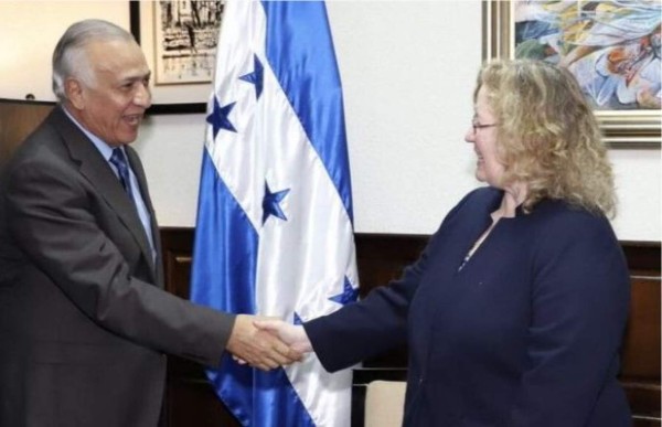 Colleen A. Hoey y Mauricio Oliva abordan reformas electorales