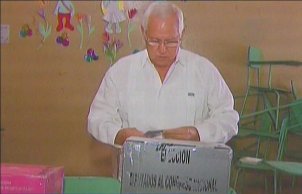 Micheletti destaca transparencia de los comicios de Honduras tras ejercer el sufragio