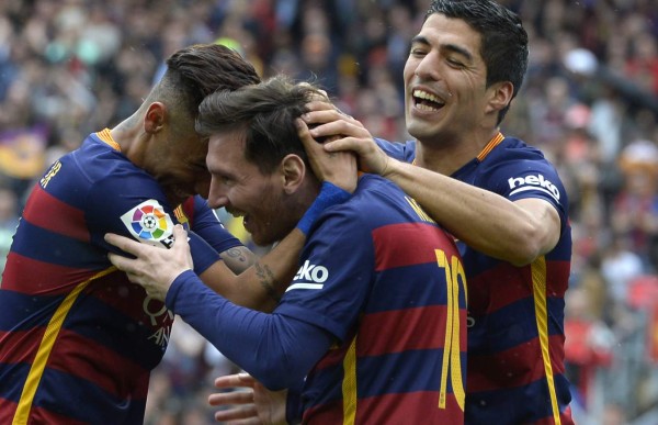 Barcelona le pasó por encima al Espanyol y quedó a un paso del título