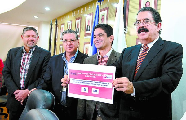 Mel Zelaya entrega diseño de cuarta papeleta