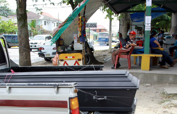 El negocio de la muerte ronda la morgue forense