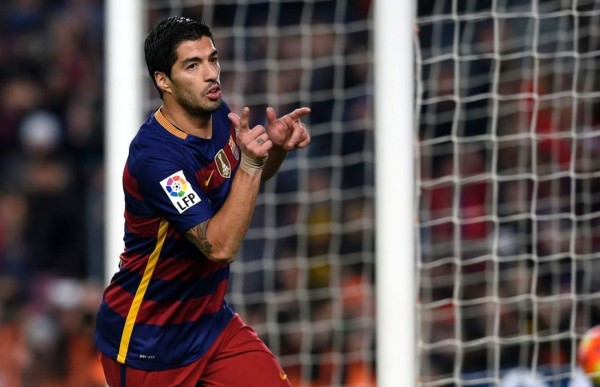 Luis Suárez recupera la cima por el Pichichi con un triplete