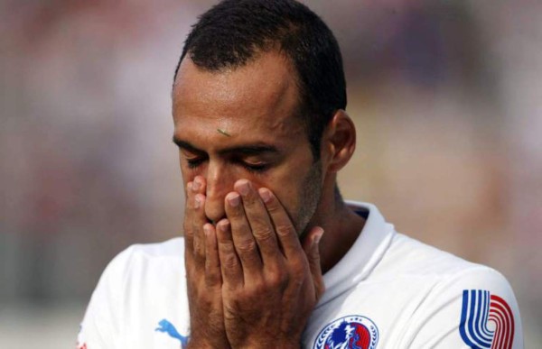 Defensor Fabio de Souza es hospitalizado de emergencia