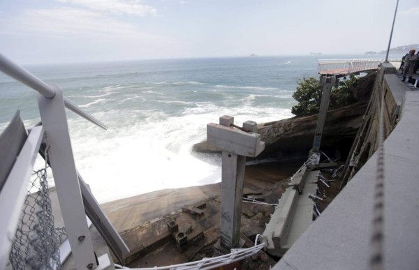 Dos muertos tras derrumbarse un carril bici de Río de Janeiro
