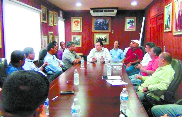 Santos denuncia que CCEPL busca apoyo a expulsiones