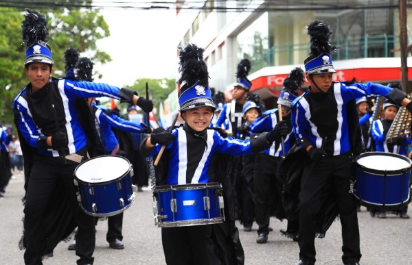 Hondureños demuestran civismo en desfiles patrios