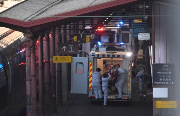 Francia evacúa en tren de alta velocidad a pacientes de la región más golpeada por el coronavirus