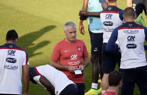 Francia prepara su estrategia a puertas cerradas