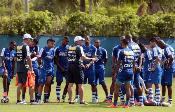 Las 10 dudas de Honduras a 10 días para el debut en Brasil