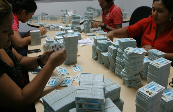 Llevarán cédulas a centros de votación