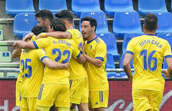 El Cádiz toma aire ganando al Getafe y 'Choco' Lozano volvió a la acción
