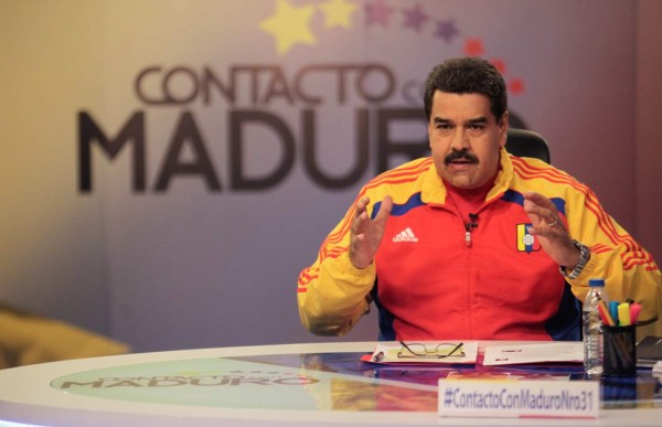 Maduro arremete contra EUA tras renuncia de Blatter