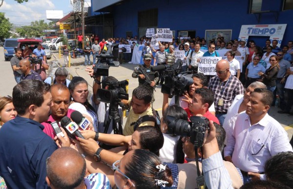 Empleados de Tiempo exigen pago de salarios