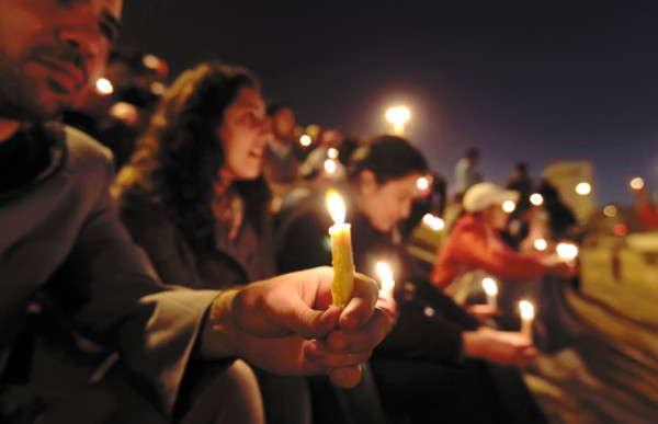 Clamor contra Gadafi no cesa a pesar de los muertos