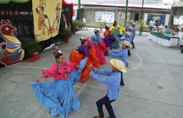 'IV Encuentro de danzas folclóricas Popol-Vuh” en el ITS
