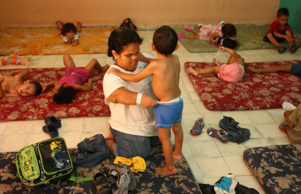 La niñera con más corazón que estatura de guardería sampedrana