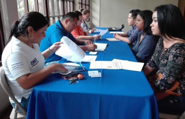 Requieren profesionales para el área de ventas y maquila