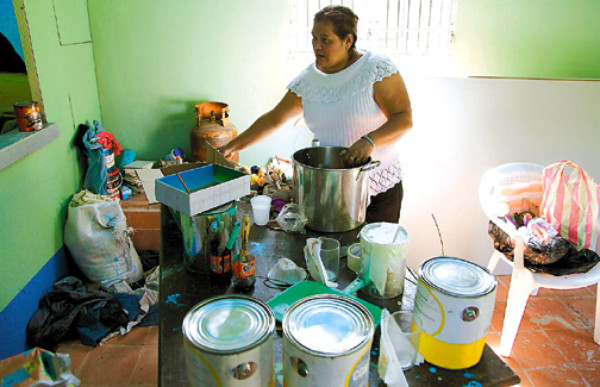 Nacimiento que se mueve atrae a hondureños