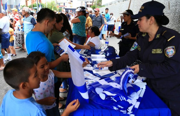 Hondureños demuestran civismo en desfiles patrios