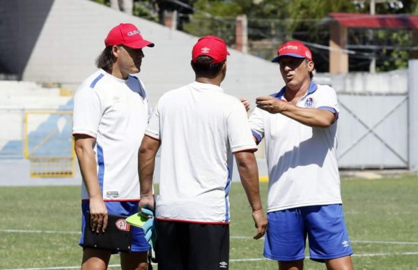 Pedro Troglio: 'El que va líder es Marathón y es al que tenemos que vencer'
