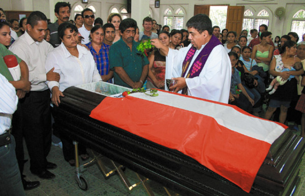 Rinden emotiva despedida al abogado Óscar Mejía