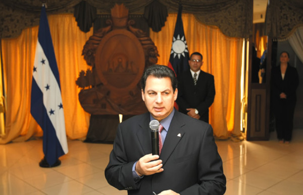 Chile analiza reanudar relaciones con Honduras