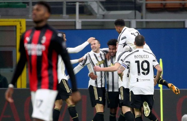 Juventus acaba con invicto del AC Milan y no tira la toalla en la lucha por el Scudetto