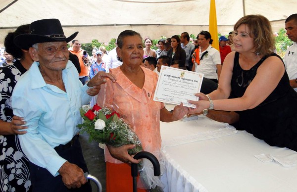 150 parejas se dan el sí en matrimonio en El Progreso