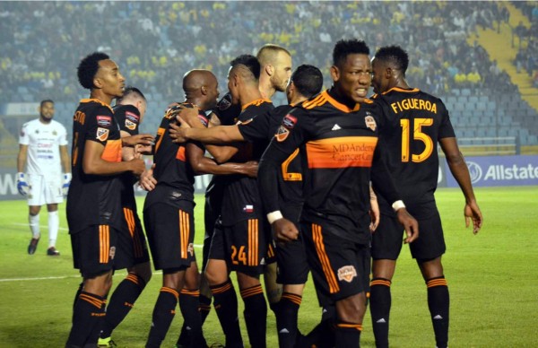 Houston Dynamo ganó de visita al Guastatoya en la Concachampions en el debut de Maynor Figueroa