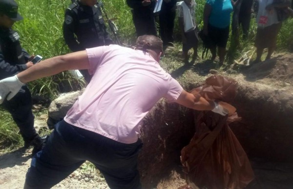 Exhuman cuerpos de víctimas de banda liderada por alcalde de Sulaco