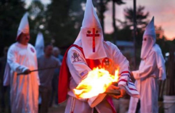 Ku Klux Klan pide disparar contra niños inmigrantes en EUA