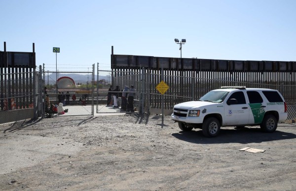 EEUU instala más controles de seguridad en frontera con México