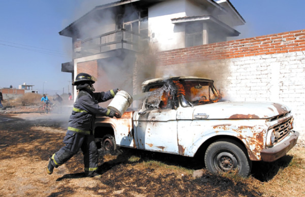 Unas 27 personas mueren por explosión en Puebla