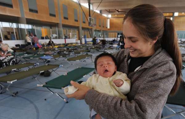 Retornan a sus hogares evacuados por incendios