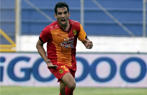 Cardozo se pone a un gol de igualar marca goleadora en Honduras