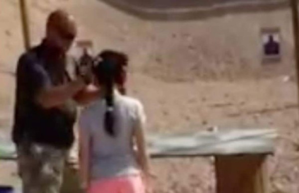 Video: Niña de nueve años mata con una Uzi a su instructor en Arizona