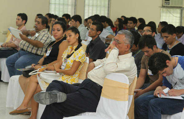 Inicia con éxito congreso científico en la Unah-vs