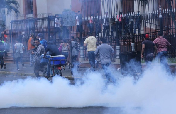 Turbas causan terror en la tercera avenida de San Pedro Sula