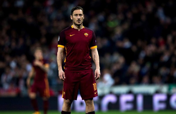 Video: Totti fue ovacionado en el Santiago Bernabéu