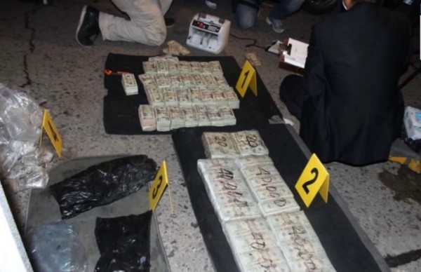 Cuatro guatemaltecos capturados con casi un millón de dólares  