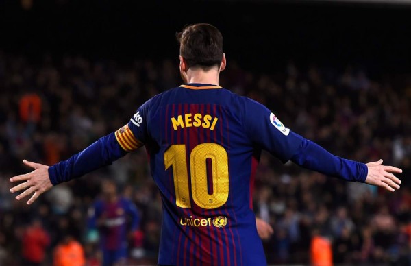Messi acerca al Barcelona al título de la Liga Española con un triplete