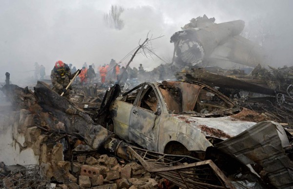 Al menos 37 muertos en un accidente aéreo en Kirguistán