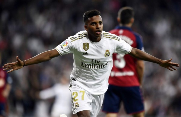 Real Madrid vence al Osasuna con goles brasileños y es líder de la Liga Española